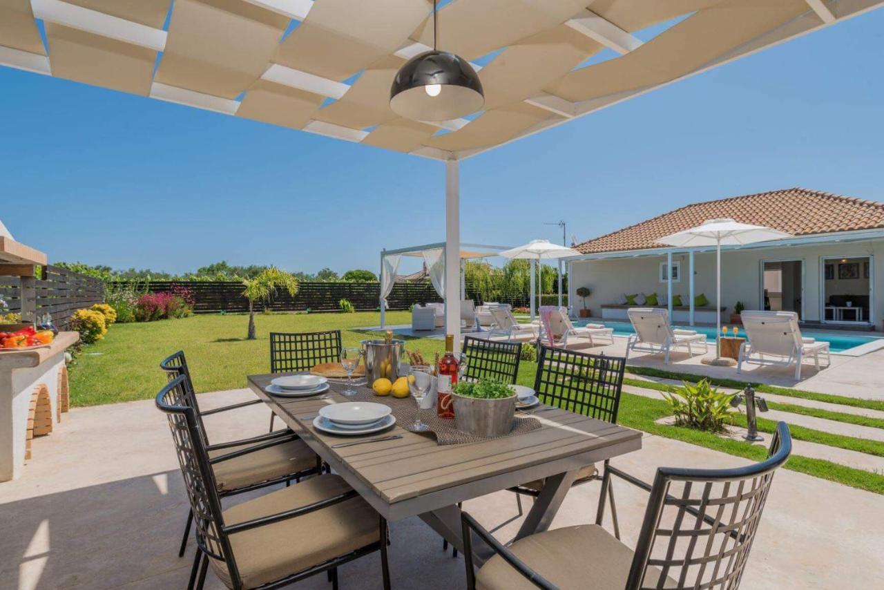 Madini Luxury Villa With Private Heated Pool Vanato エクステリア 写真