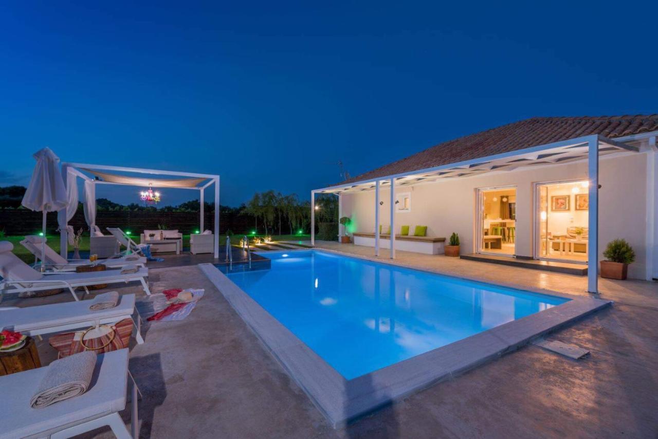 Madini Luxury Villa With Private Heated Pool Vanato エクステリア 写真